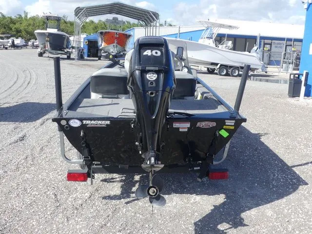 Slide: The Image of Tracker Pro 160 2018 - 5