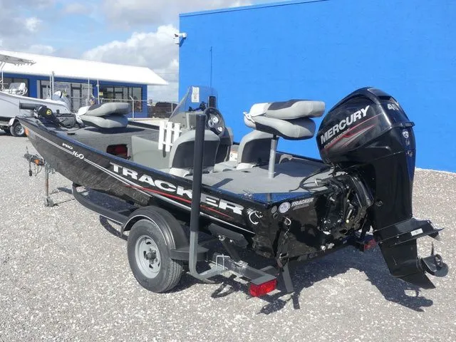 Slide: The Image of Tracker Pro 160 2018 - 6