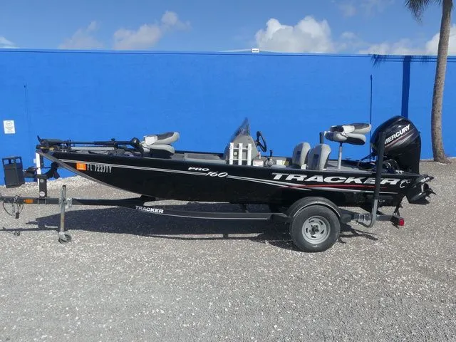 Slide: The Image of Tracker Pro 160 2018 - 7