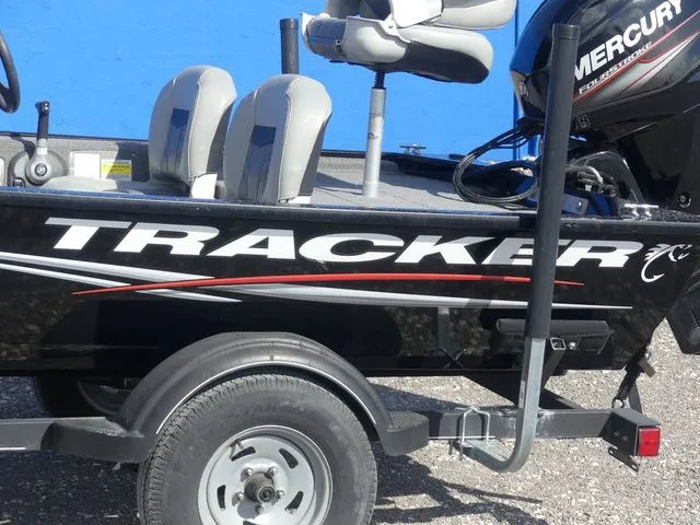 Slide: The Image of Tracker Pro 160 2018 - 8