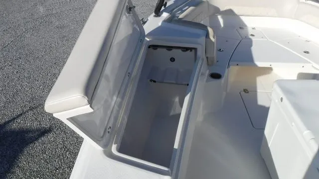 Slide: The Image of Blue Wave 2800 Makaira 2021 - 10