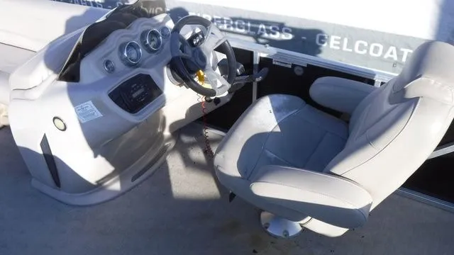 Slide: The Image of Tahoe LTZ Cruise 24' 2018 - 11