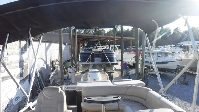 Slide: The Image of Tahoe LTZ Cruise 24' 2018 - 12