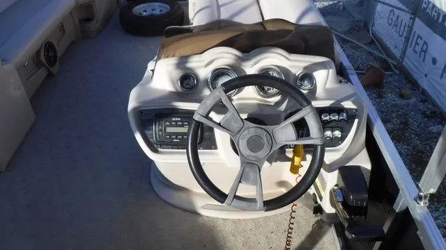 Slide: The Image of Tahoe LTZ Cruise 24' 2018 - 17