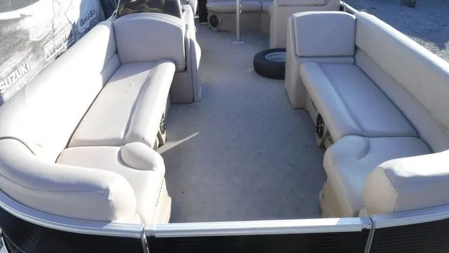 Slide: The Image of Tahoe LTZ Cruise 24' 2018 - 7