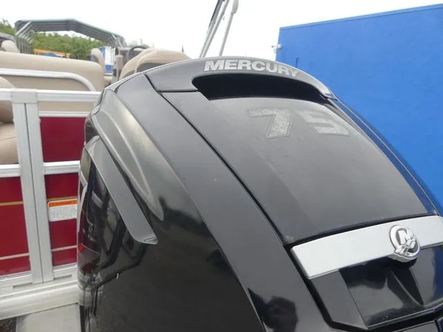 Slide: The Image of Sun Tracker Bass Buggy 18 DLX 2023 - 10