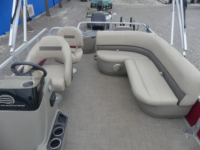 Slide: The Image of Sun Tracker Bass Buggy 18 DLX 2023 - 13