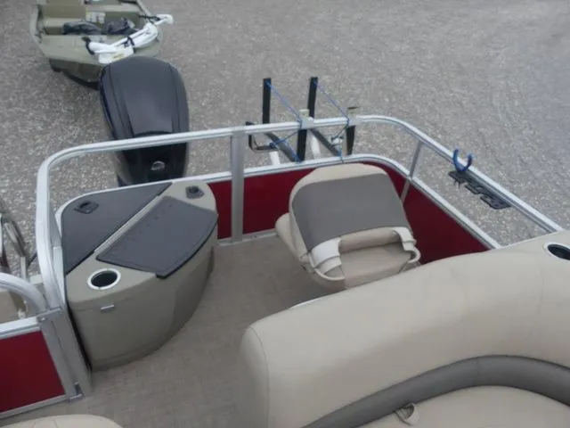 Slide: The Image of Sun Tracker Bass Buggy 18 DLX 2023 - 16