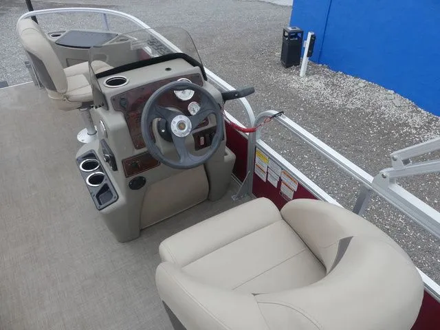 Slide: The Image of Sun Tracker Bass Buggy 18 DLX 2023 - 18