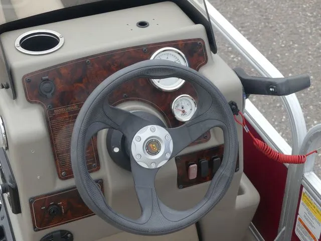 Slide: The Image of Sun Tracker Bass Buggy 18 DLX 2023 - 19