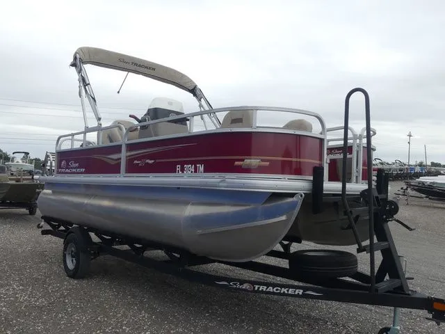 Slide: The Image of Sun Tracker Bass Buggy 18 DLX 2023 - 3