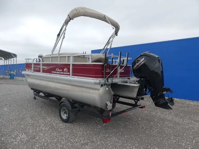 Slide: The Image of Sun Tracker Bass Buggy 18 DLX 2023 - 6