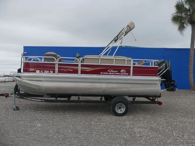 Slide: The Image of Sun Tracker Bass Buggy 18 DLX 2023 - 7