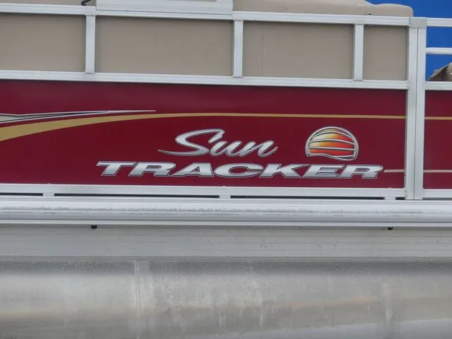 Slide: The Image of Sun Tracker Bass Buggy 18 DLX 2023 - 8