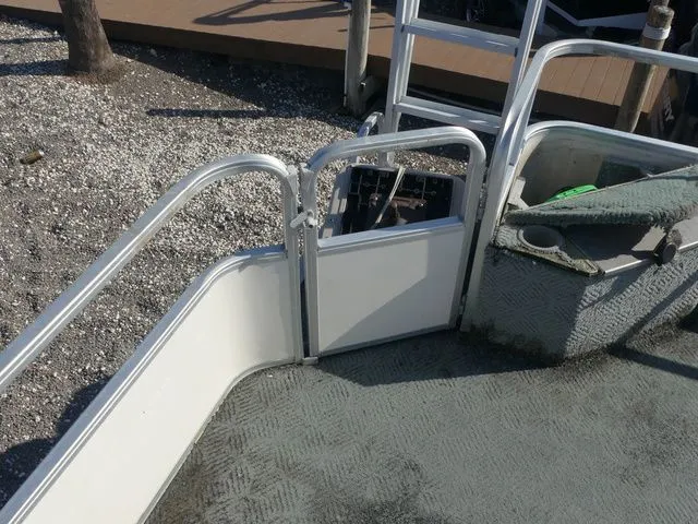 Slide: The Image of Sun Tracker Fishin Barge 20 2005 - 14