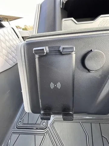 Slide: The Image of Tigé 22RZX 2026 - 15