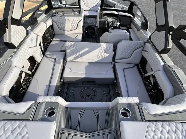 Slide: The Image of Tigé 22RZX 2026 - 7