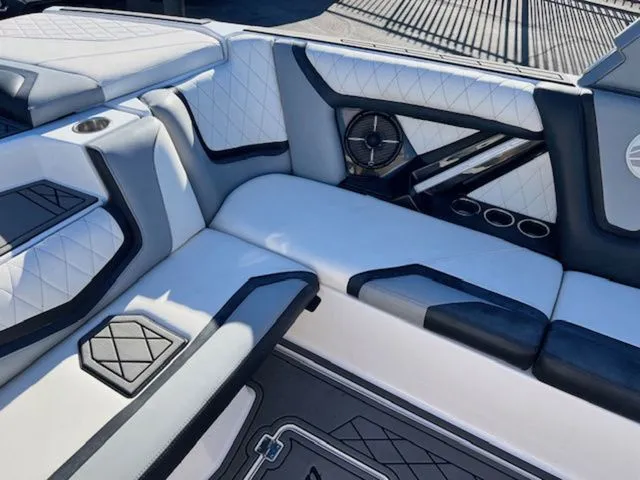 Slide: The Image of Tigé 23ZX 2020 - 14