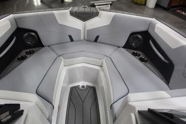 Slide: The Image of Nautique Super Air Nautique GS22 2026 - 12