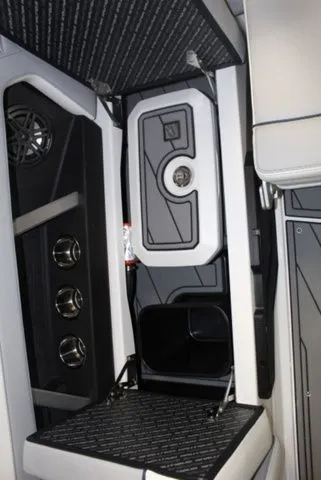 Slide: The Image of Nautique Super Air Nautique GS22 2026 - 30