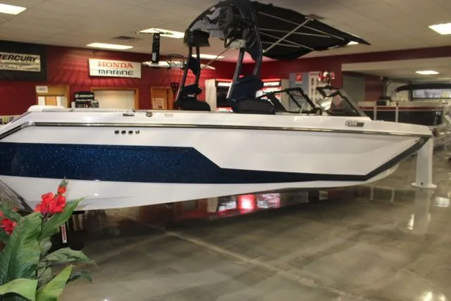 Slide: The Image of Nautique Super Air Nautique GS22 2026 - 4