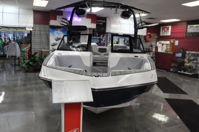Slide: The Image of Nautique Super Air Nautique GS22 2026 - 6