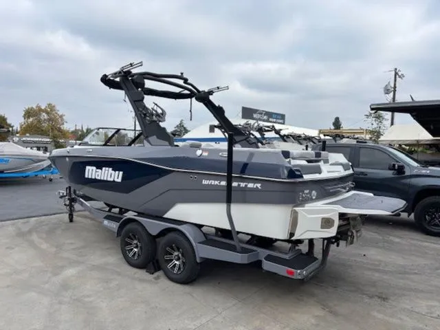 Slide: The Image of Malibu Wakesetter 21 LX 2026 - 3