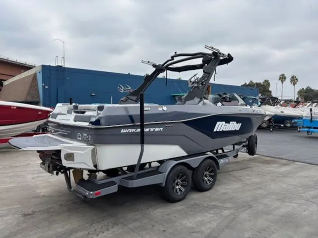 Slide: The Image of Malibu Wakesetter 21 LX 2026 - 4