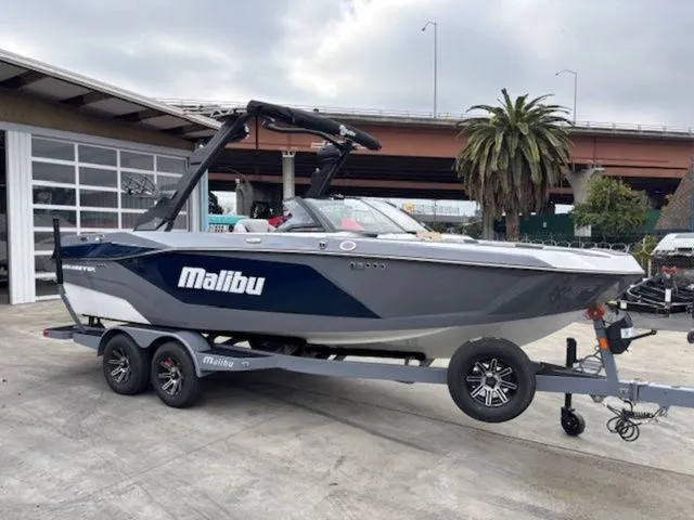 Slide: The Image of Malibu Wakesetter 21 LX 2026 - 5