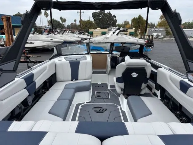 Slide: The Image of Malibu Wakesetter 21 LX 2026 - 6