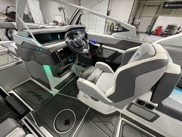 Slide: The Image of Tigé Ultré 25ZX 2026 - 15