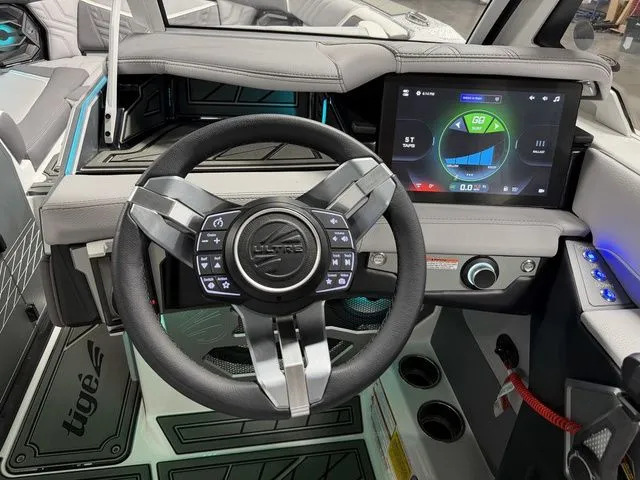 Slide: The Image of Tigé Ultré 25ZX 2026 - 16