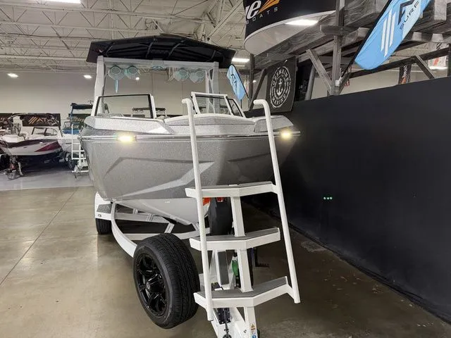 Slide: The Image of Tigé Ultré 25ZX 2026 - 3