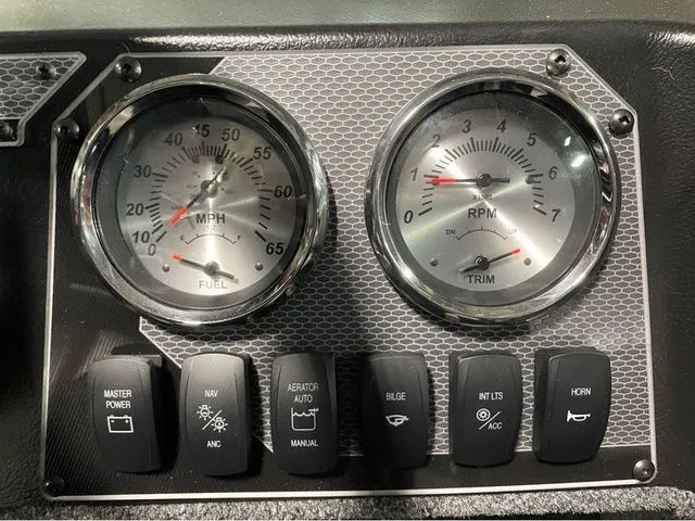 Slide: The Image of Lund Rebel XL 1650 Sport SE 2026 - 14