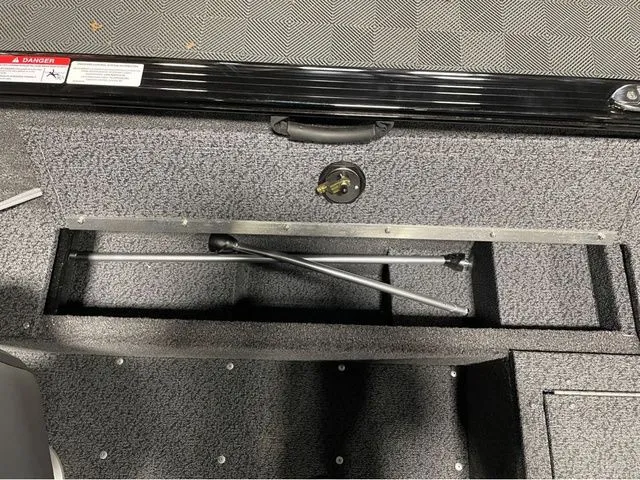 Slide: The Image of Lund Rebel XL 1650 Sport SE 2026 - 18