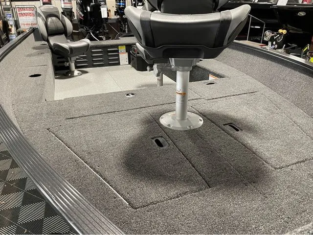 Slide: The Image of Lund Angler 1650 Tiller 2026 - 12