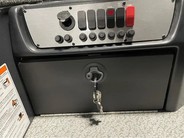 Slide: The Image of Lund Angler 1650 Tiller 2026 - 17