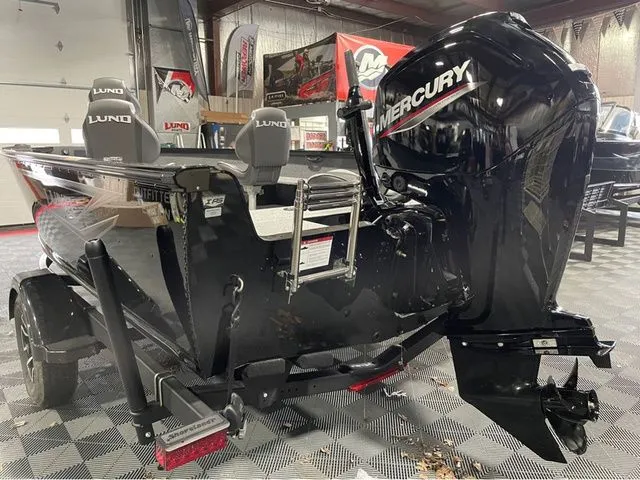 Slide: The Image of Lund 1800 Explorer Tiller 2026 - 11