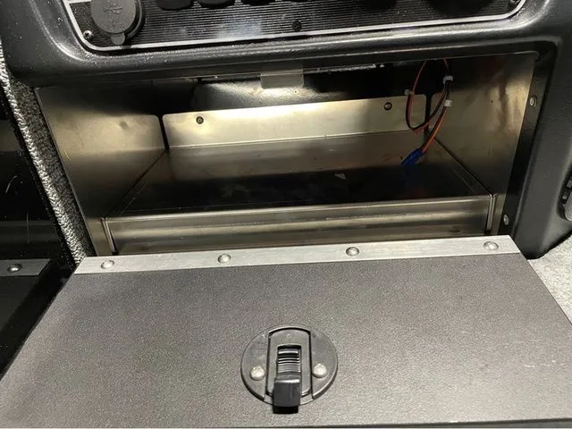 Slide: The Image of Lund 1800 Explorer Tiller 2026 - 16