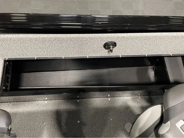 Slide: The Image of Lund 1800 Explorer Tiller 2026 - 19