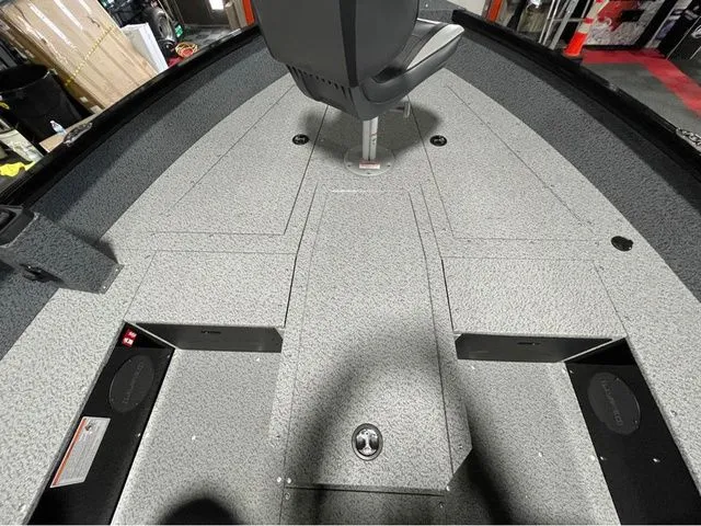 Slide: The Image of Lund 1800 Explorer Tiller 2026 - 21