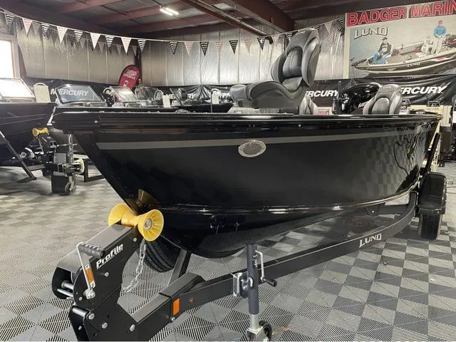 Slide: The Image of Lund 1800 Explorer Tiller 2026 - 3