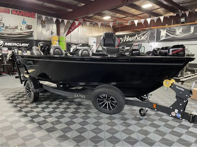 Slide: The Image of Lund 1800 Explorer Tiller 2026 - 5