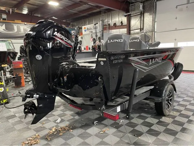 Slide: The Image of Lund 1800 Explorer Tiller 2026 - 6