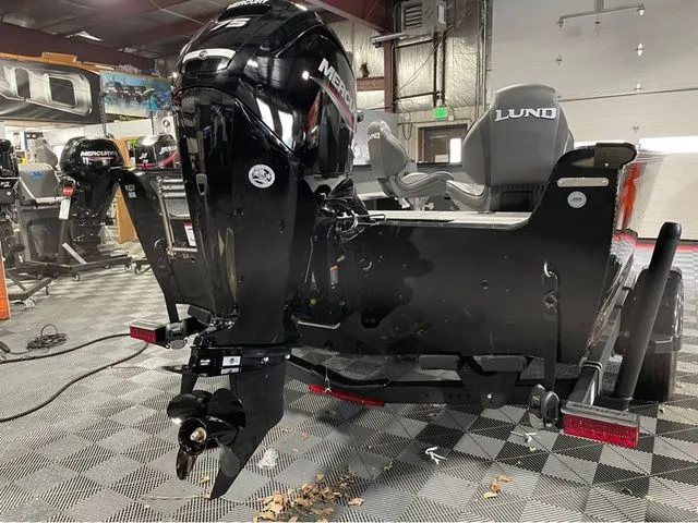 Slide: The Image of Lund 1800 Explorer Tiller 2026 - 7