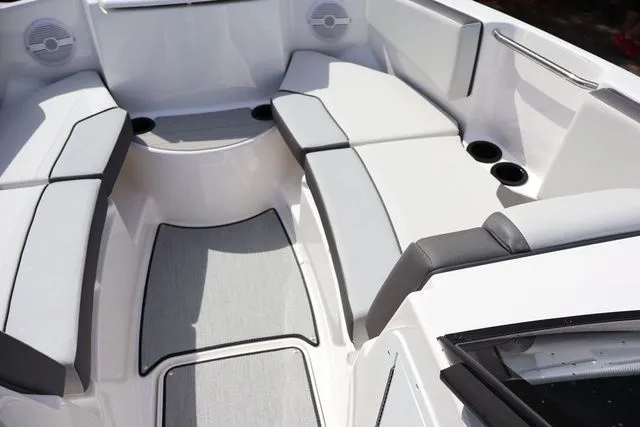 Slide: The Image of Yamaha AR220 2026 - 10