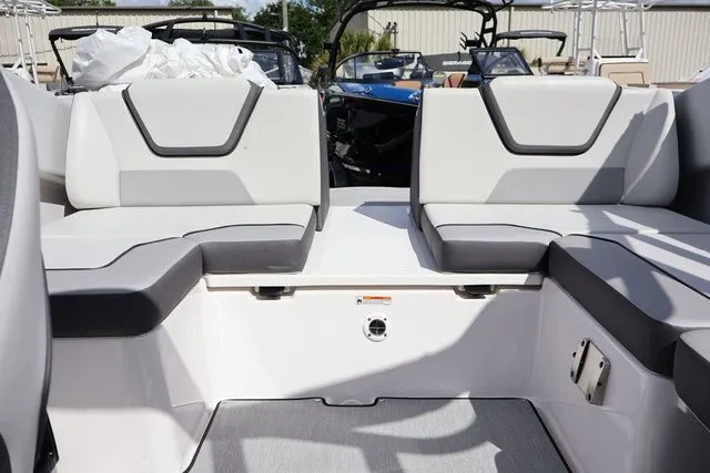 Slide: The Image of Yamaha AR220 2026 - 17