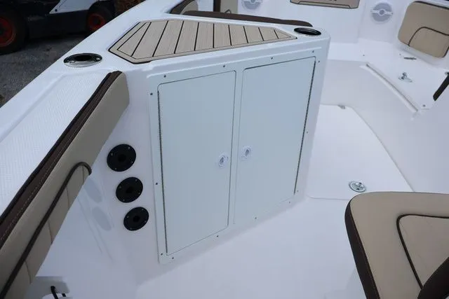 Slide: The Image of Yamaha 222 FSH SPORT-YACHT BLUE-ALUMINUM 2026 - 13