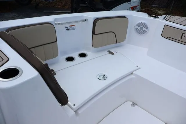 Slide: The Image of Yamaha 222 FSH SPORT-YACHT BLUE-ALUMINUM 2026 - 16