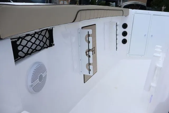 Slide: The Image of Yamaha 222 FSH SPORT-YACHT BLUE-ALUMINUM 2026 - 9